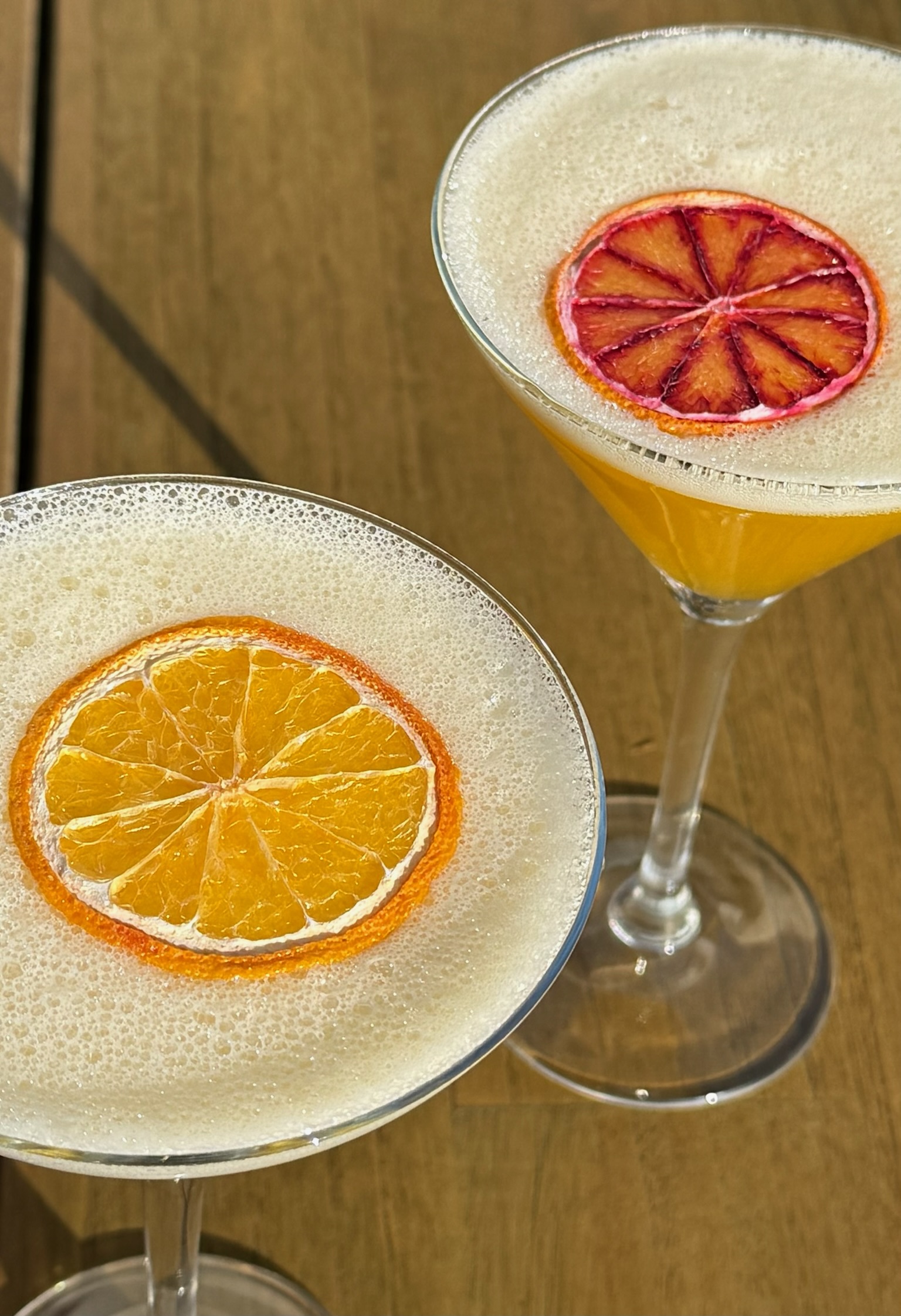 Cocktails met sinaasappel garnish